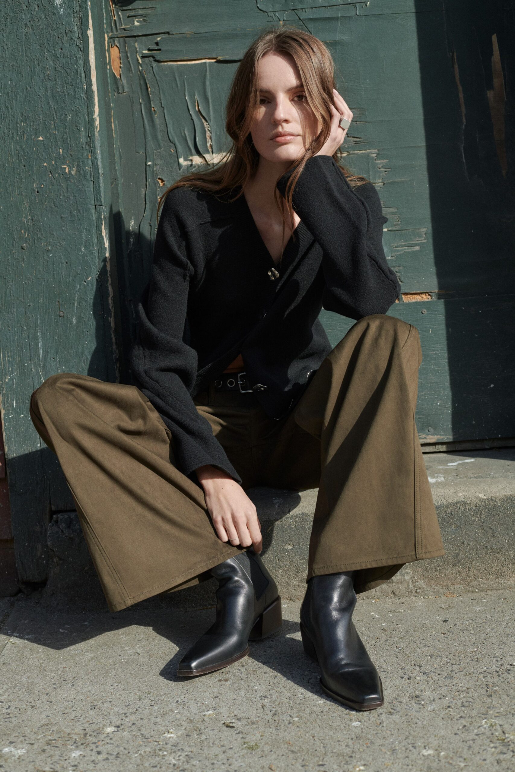 black cotton long-sleeve v-neck relaxed jacket