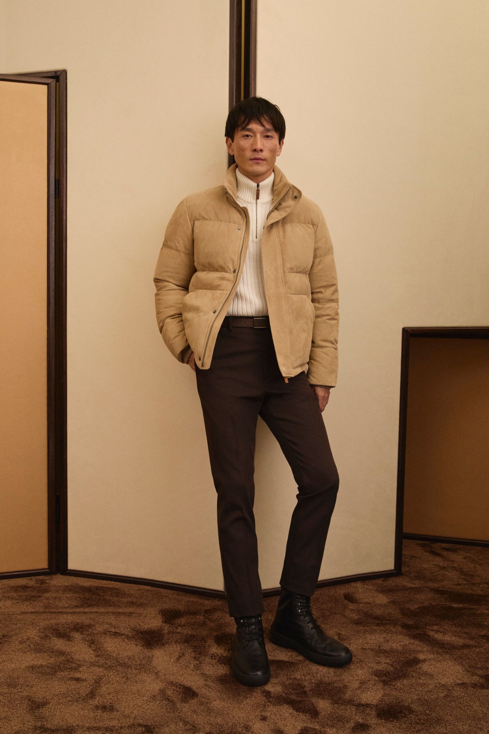 beige cotton long-sleeve collared fitted zippered jacket