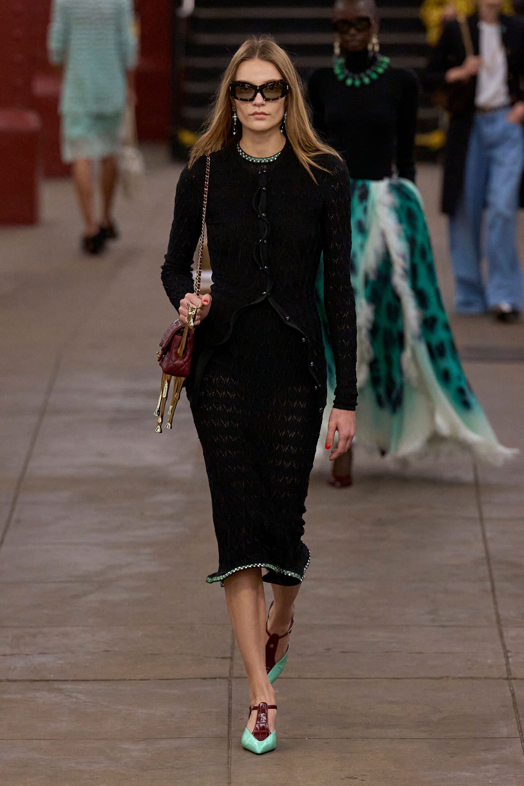 black knit long-sleeve v-neck fitted ribbed midi dress
