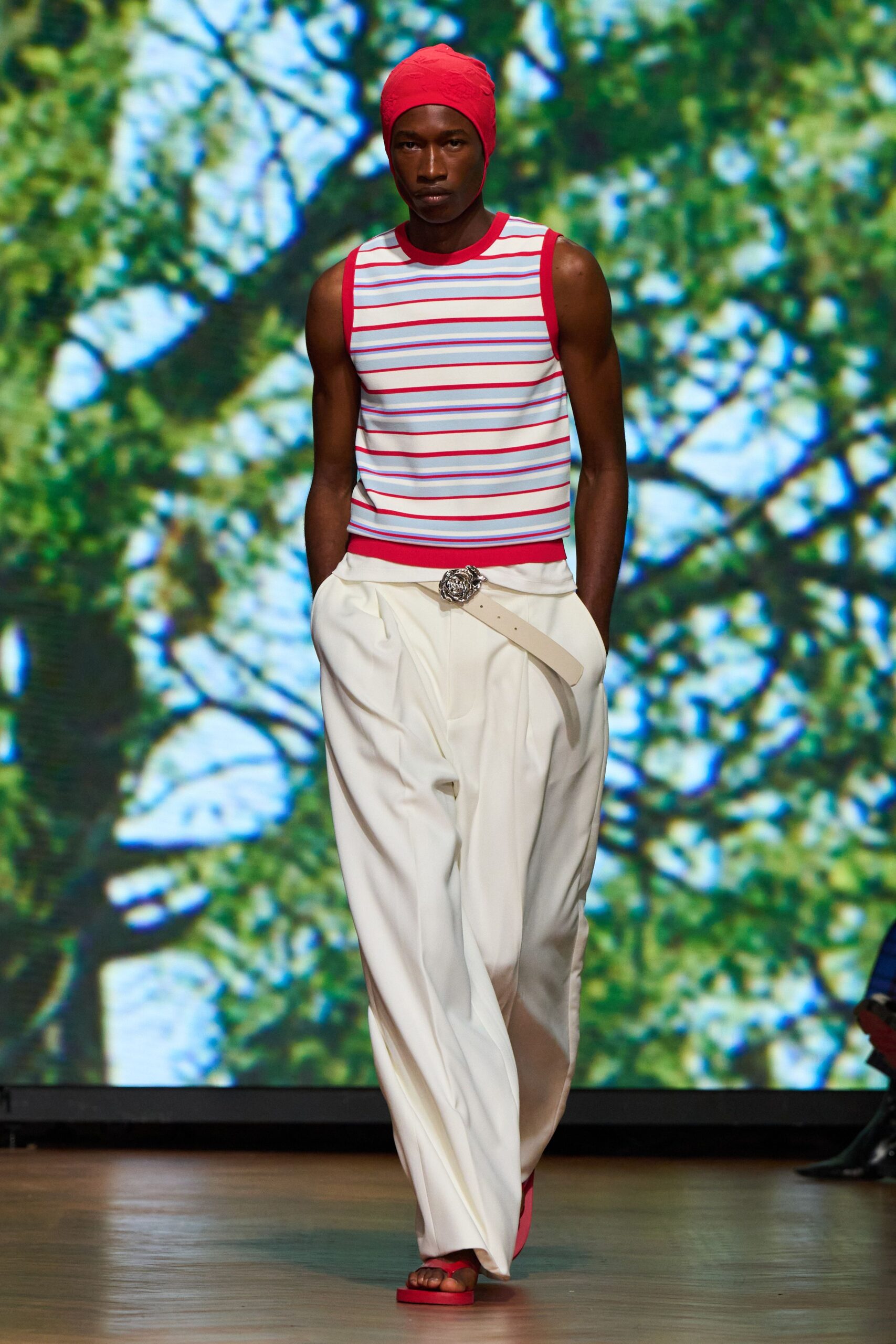 white sleeveless fitted striped tank-top