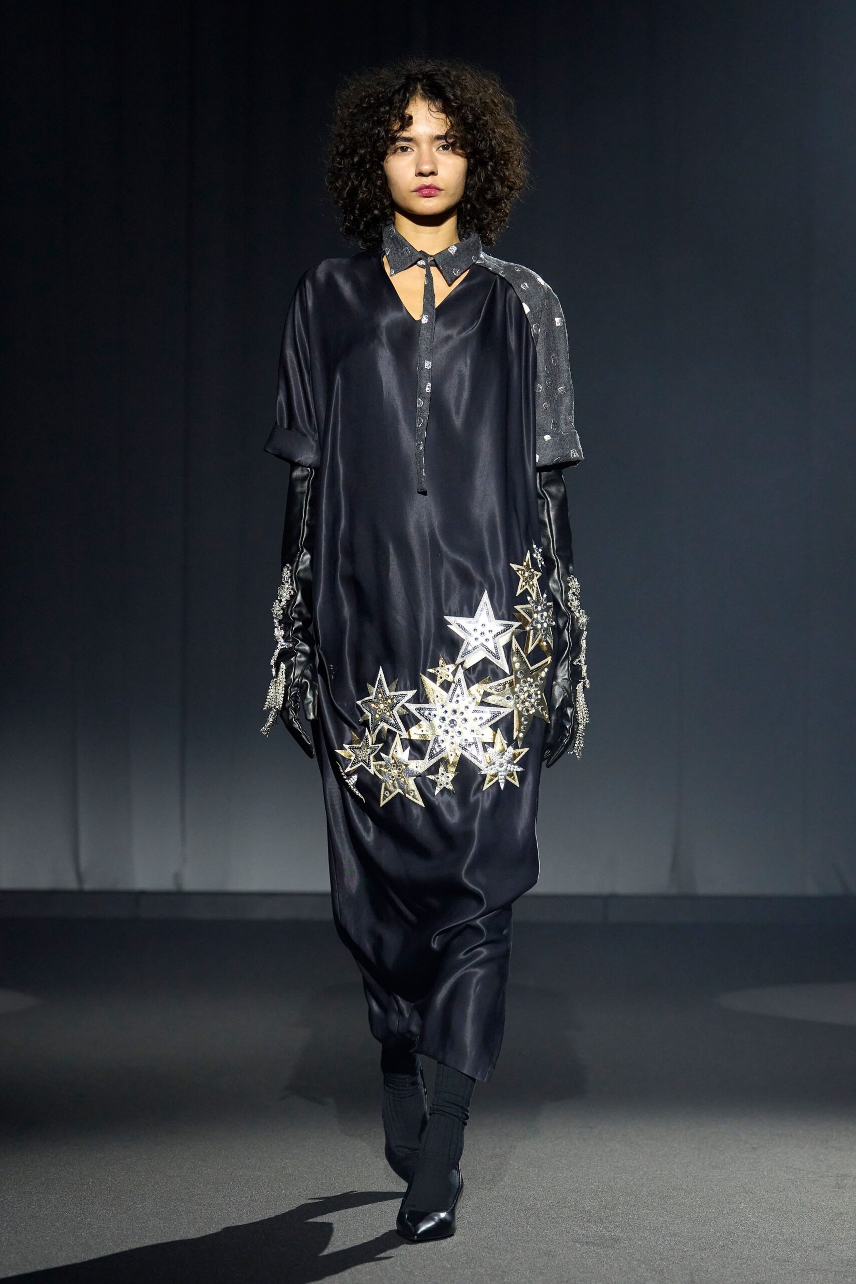 black silk short-sleeve collared relaxed embroidered shiny dress