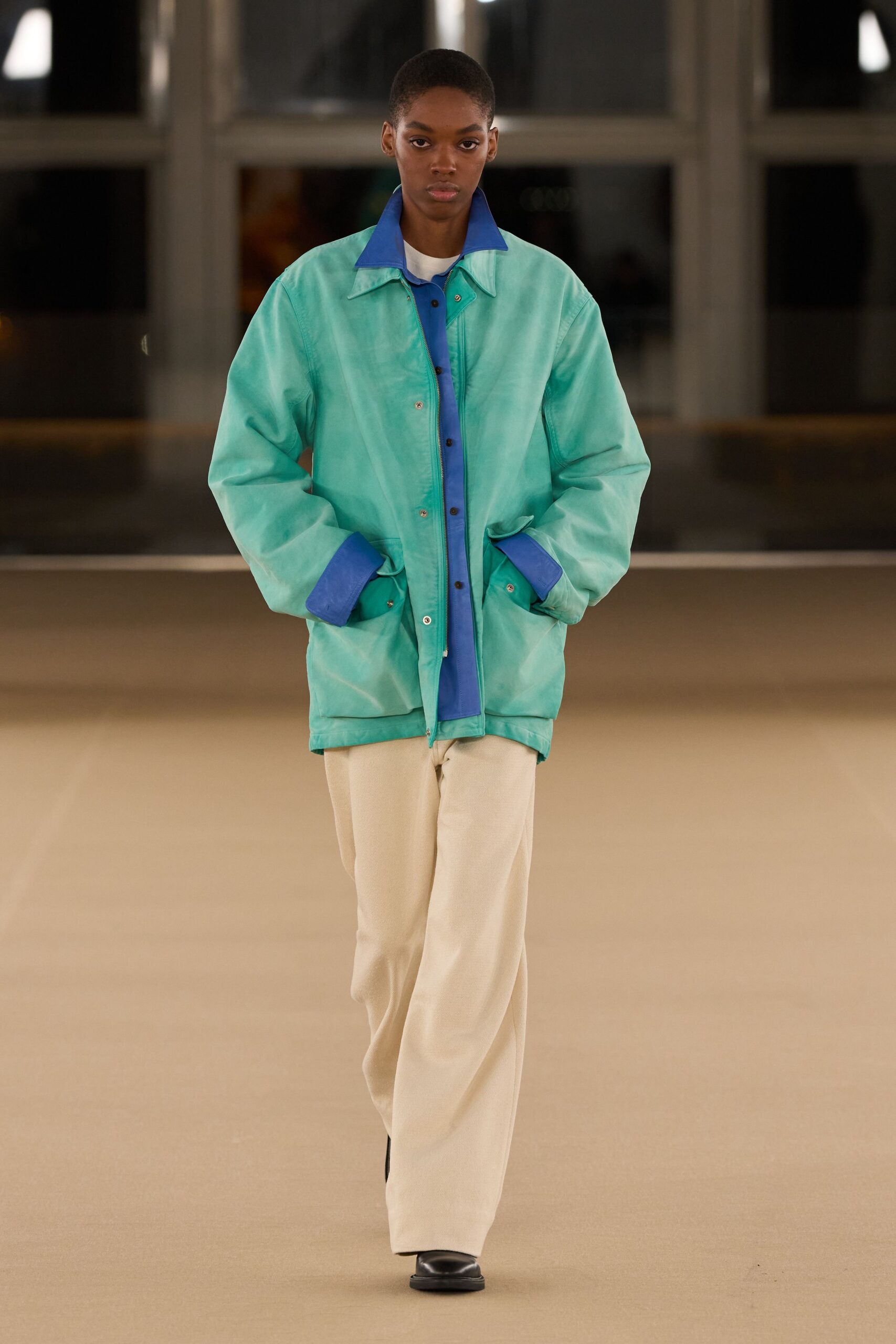 green cotton long-sleeve collared relaxed buttoned jacket