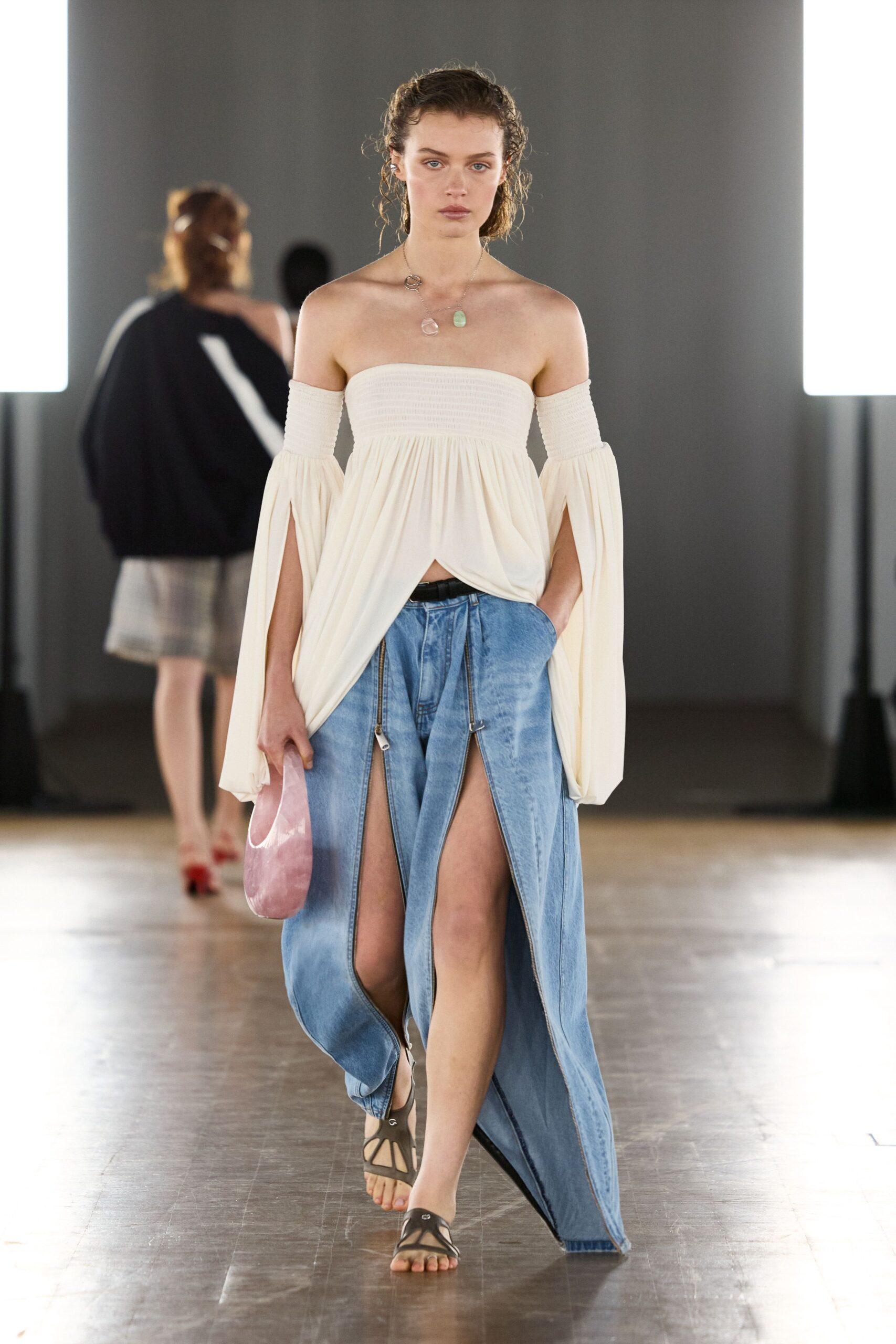 blue denim slit fitted high-waisted flared pants
