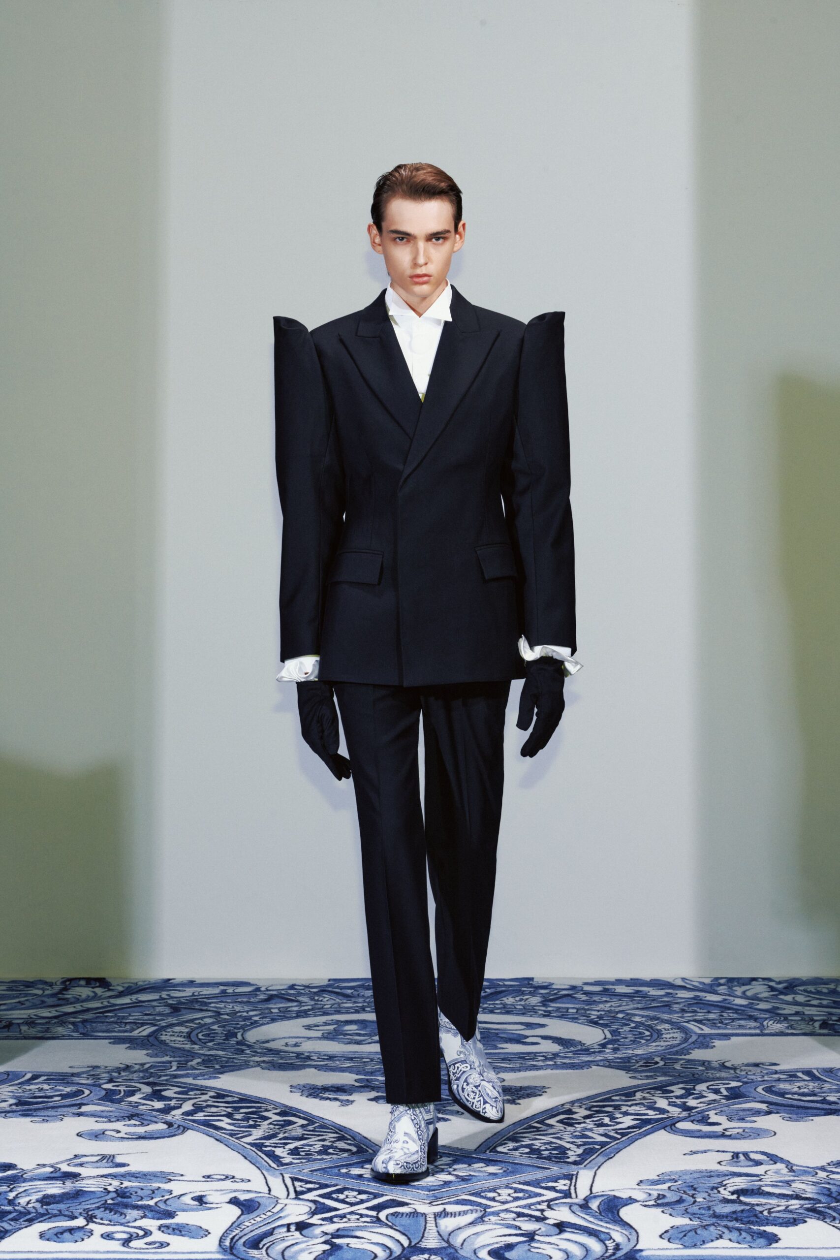 black wool long-sleeve collared tailored structured suit