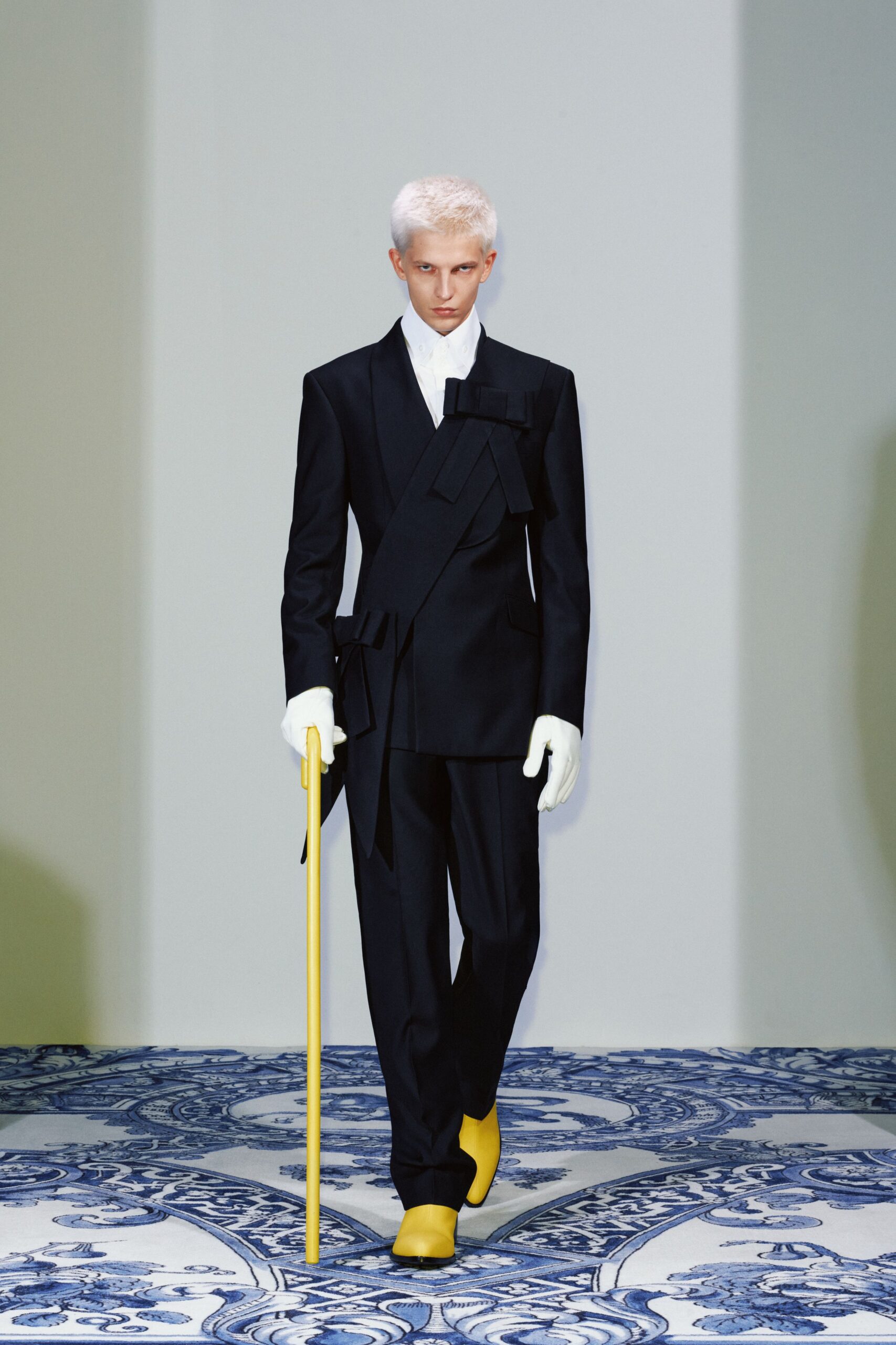 black tailored suit with yellow shoes