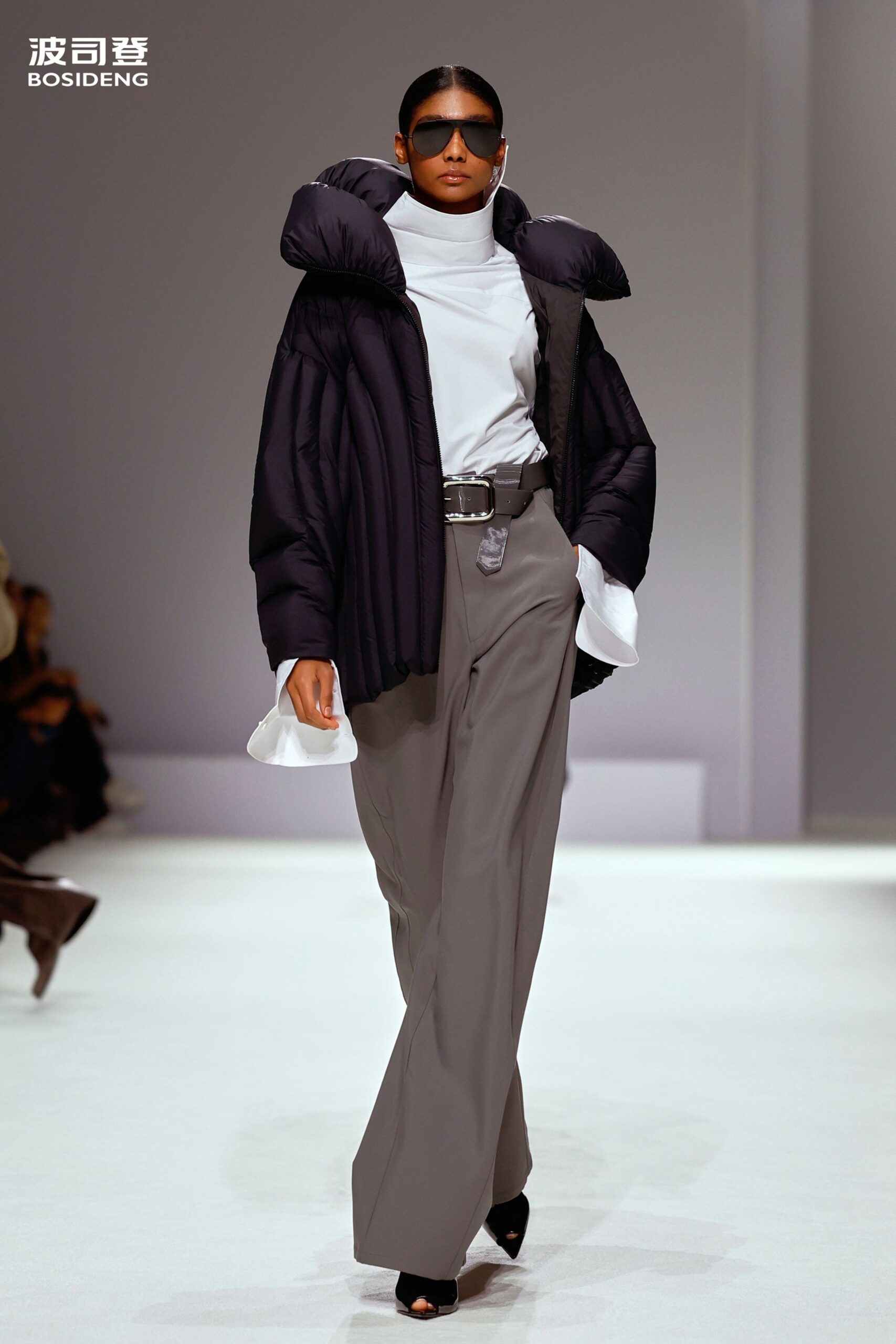 black jersey long-sleeve collared oversized padded jacket