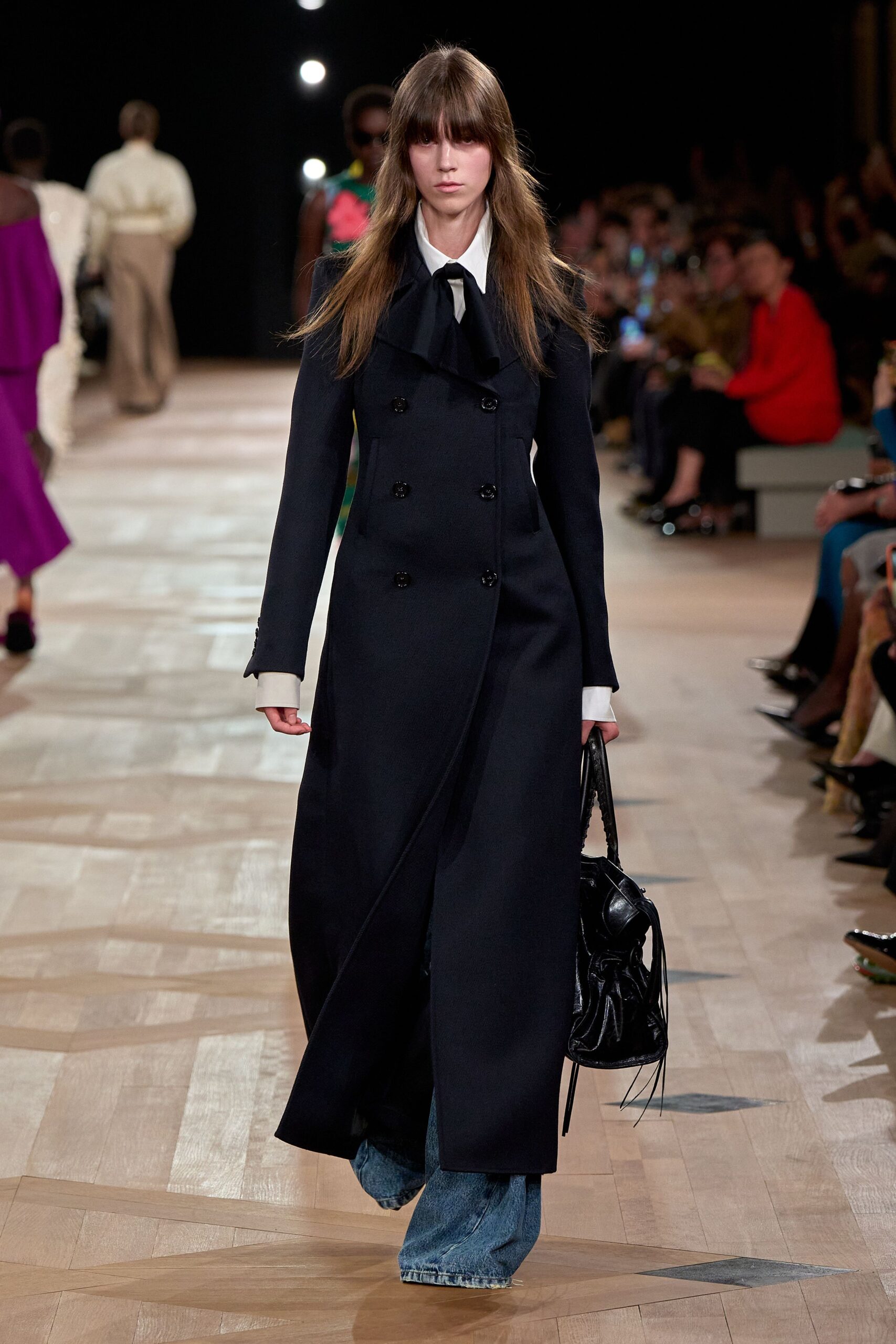 black wool long-sleeve collared fitted buttoned coat