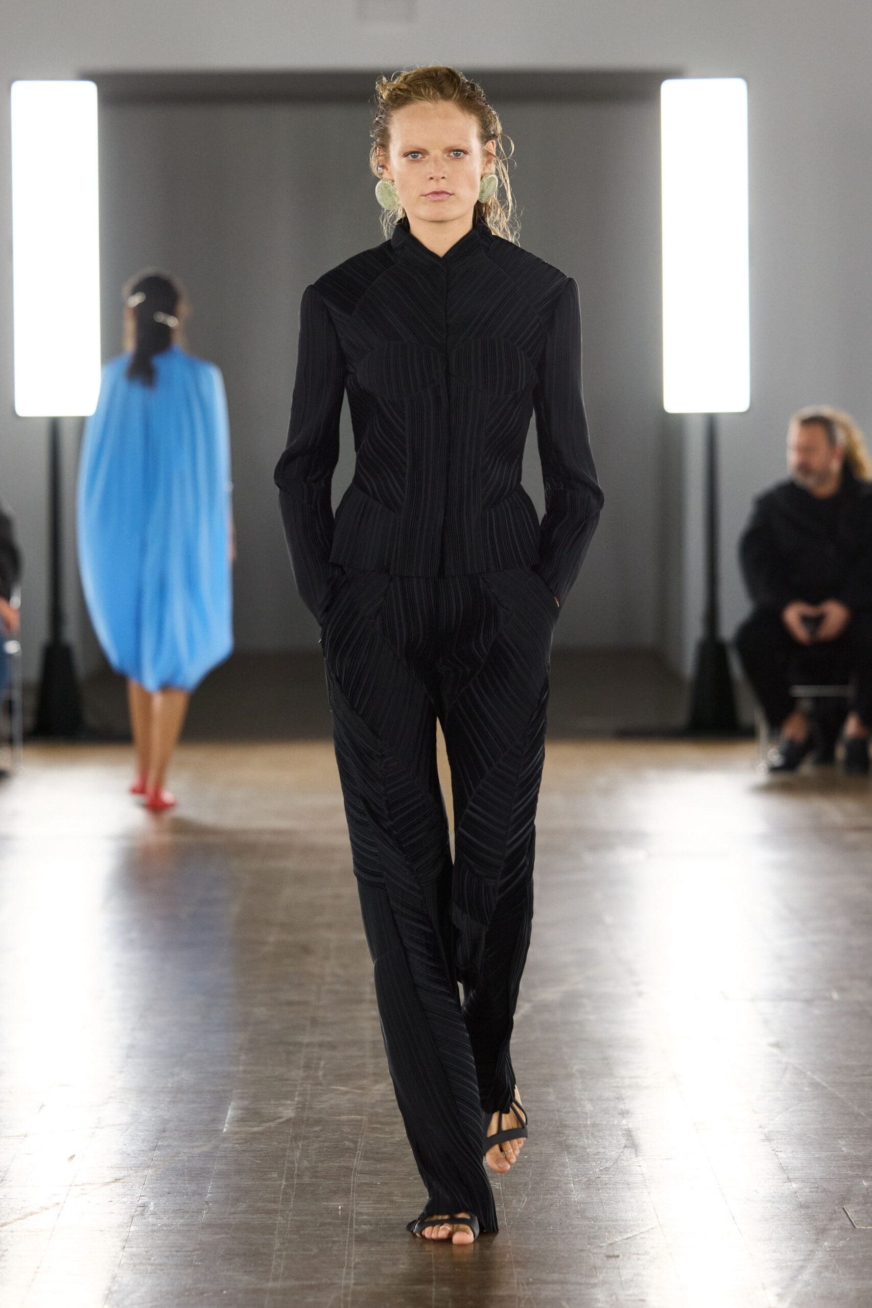 black cotton long-sleeve collared fitted structured zippered suit