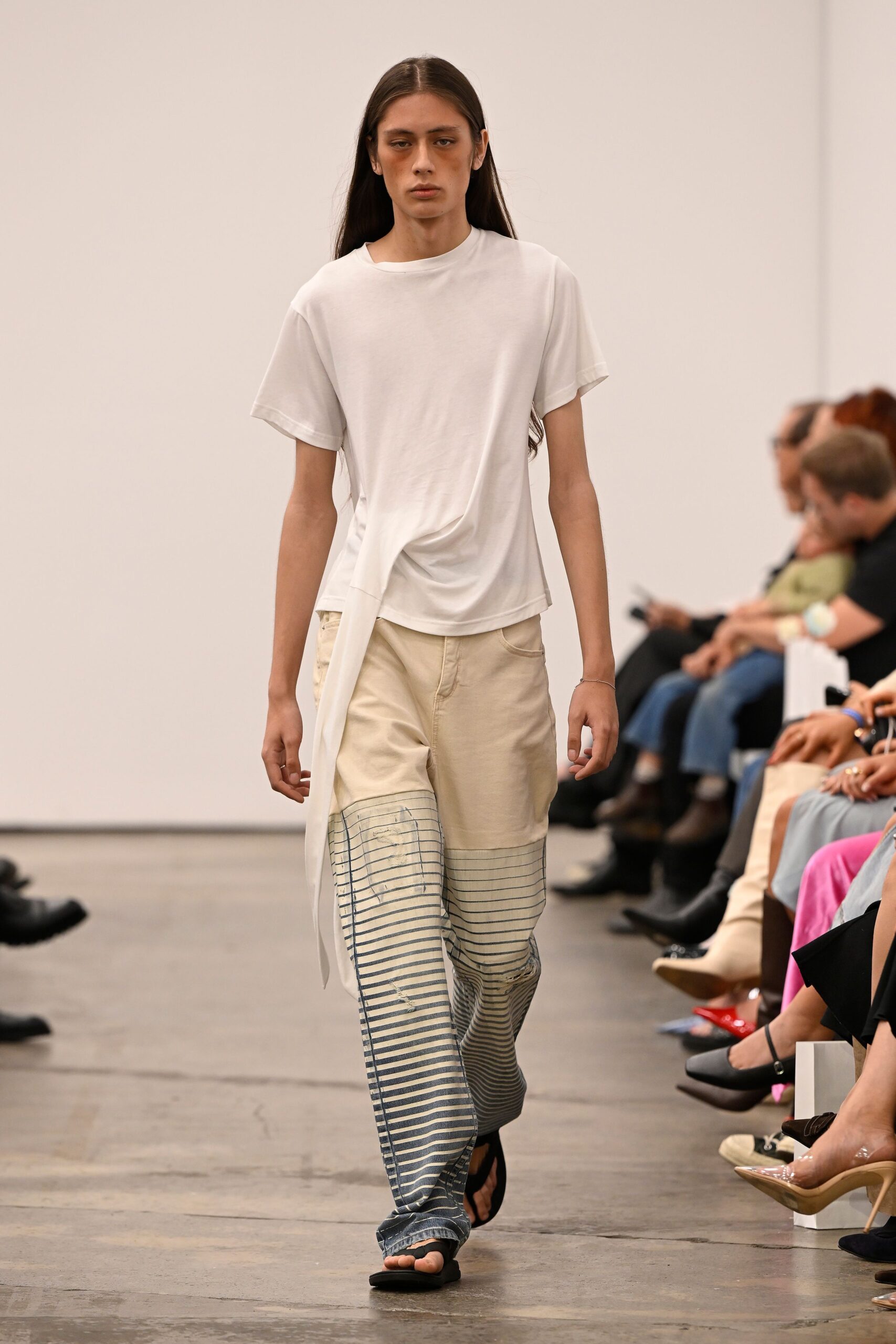 white t-shirt beige striped pants sandals