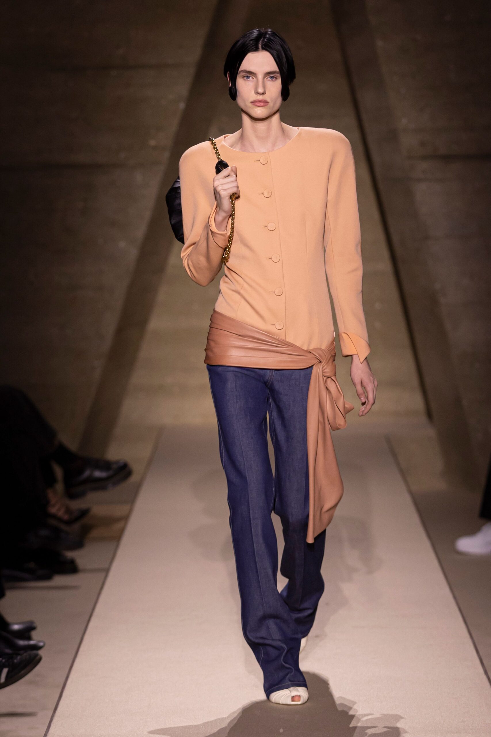 beige silk long-sleeve collared fitted buttoned blazer