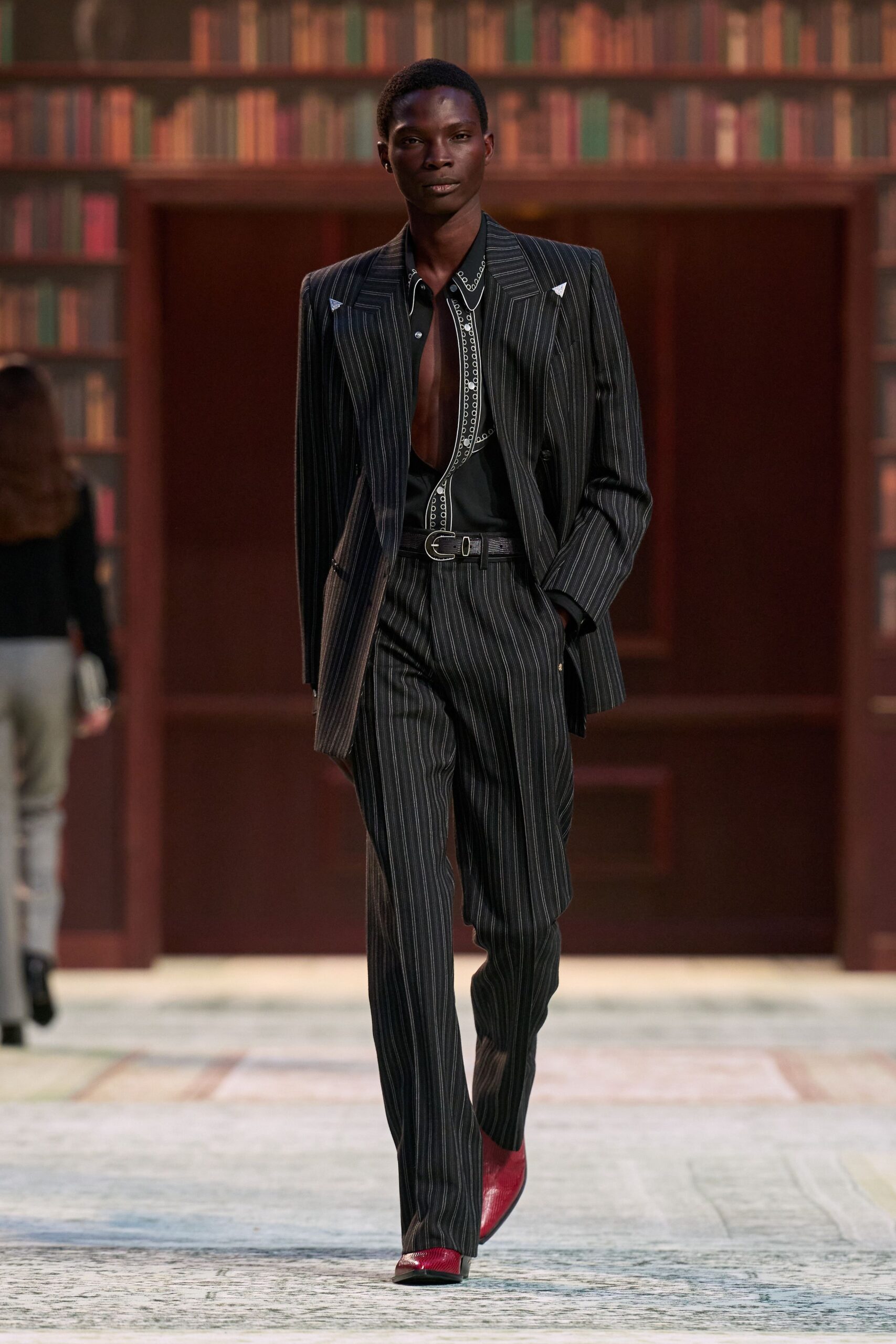 tailored black and white suit with red shoes