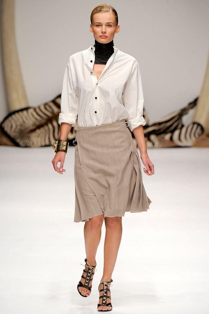 Kinder Aggugini Spring 2011 Ready-to-Wear
