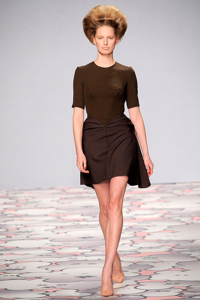Giles Deacon Fall 2010 Ready-to-Wear