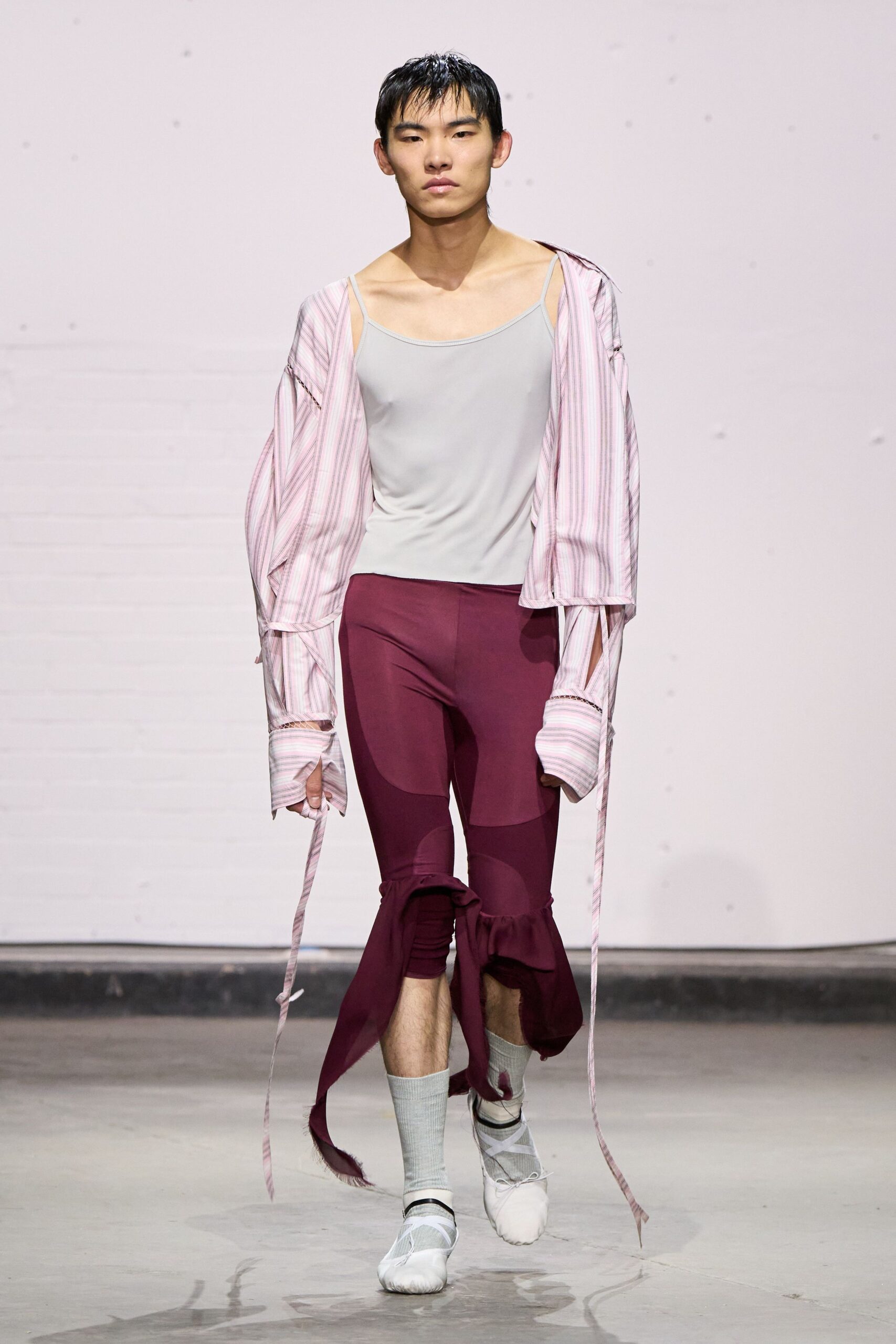 red cotton fitted high-waisted zippered pants