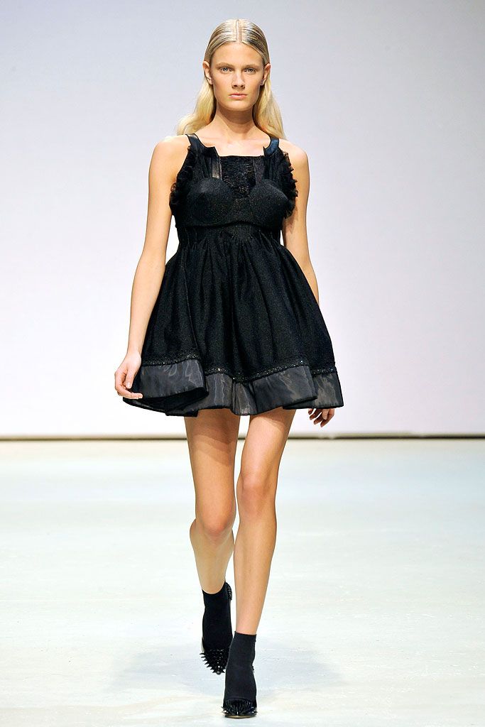 Louise Goldin Spring 2010 Ready-to-Wear