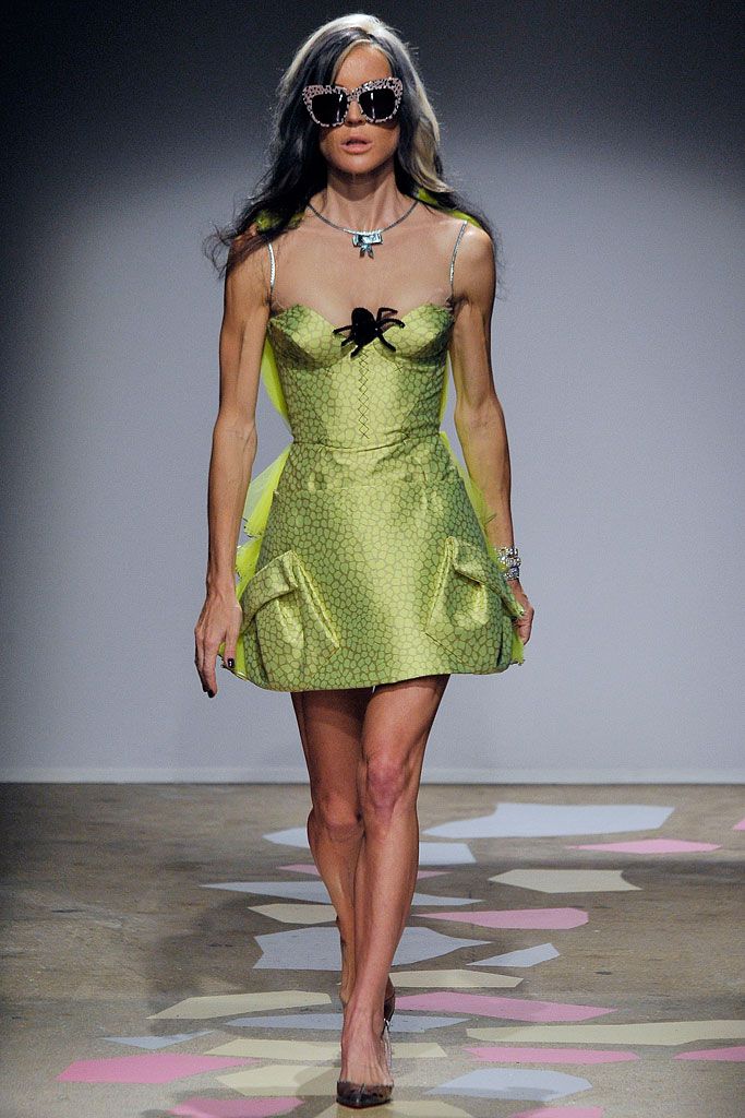 Giles Deacon Spring 2010 Ready-to-Wear