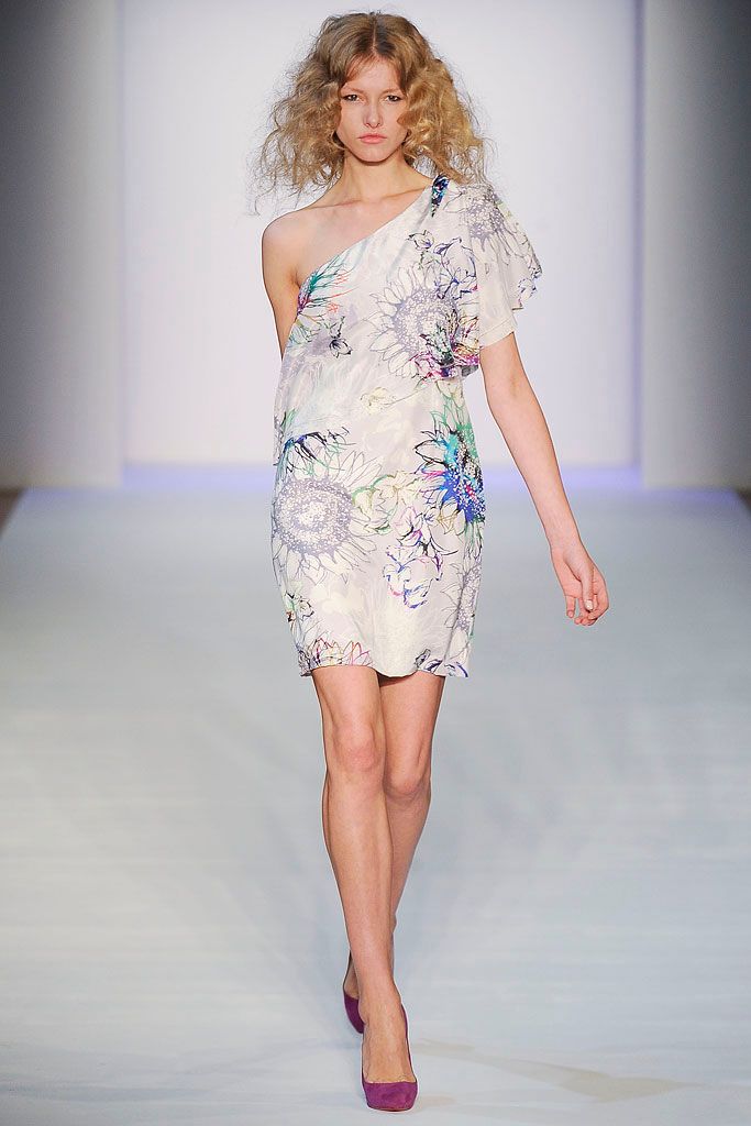 Luca Luca Spring 2010 Ready-to-Wear