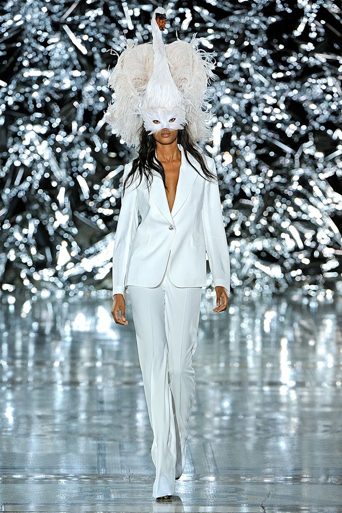 Giles Deacon Spring 2012 Ready-to-Wear