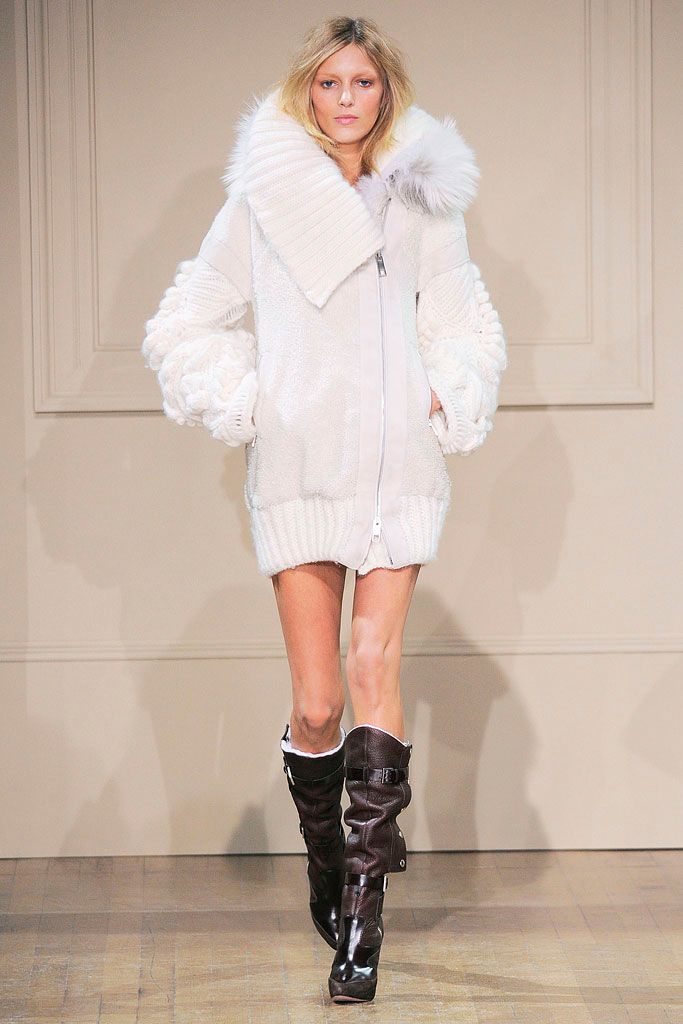 Julien Macdonald Fall 2010 Ready-to-Wear