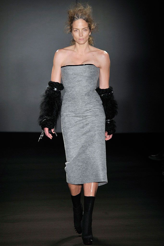 Giles Deacon Fall 2009 Ready-to-Wear