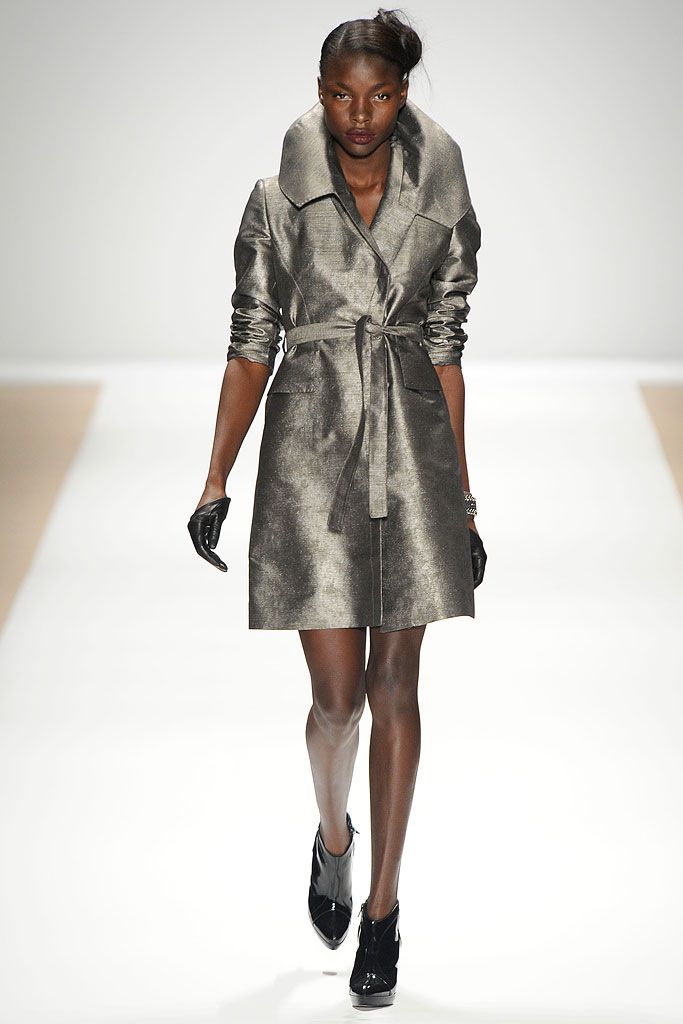 Luca Luca Fall 2010 Ready-to-Wear