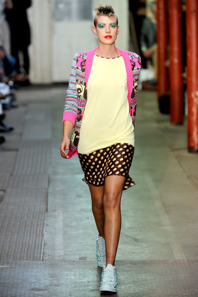 Giles Deacon Spring 2011 Ready-to-Wear