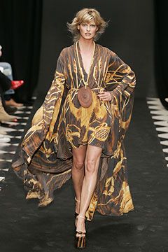 Giles Deacon Spring 2005 Ready-to-Wear