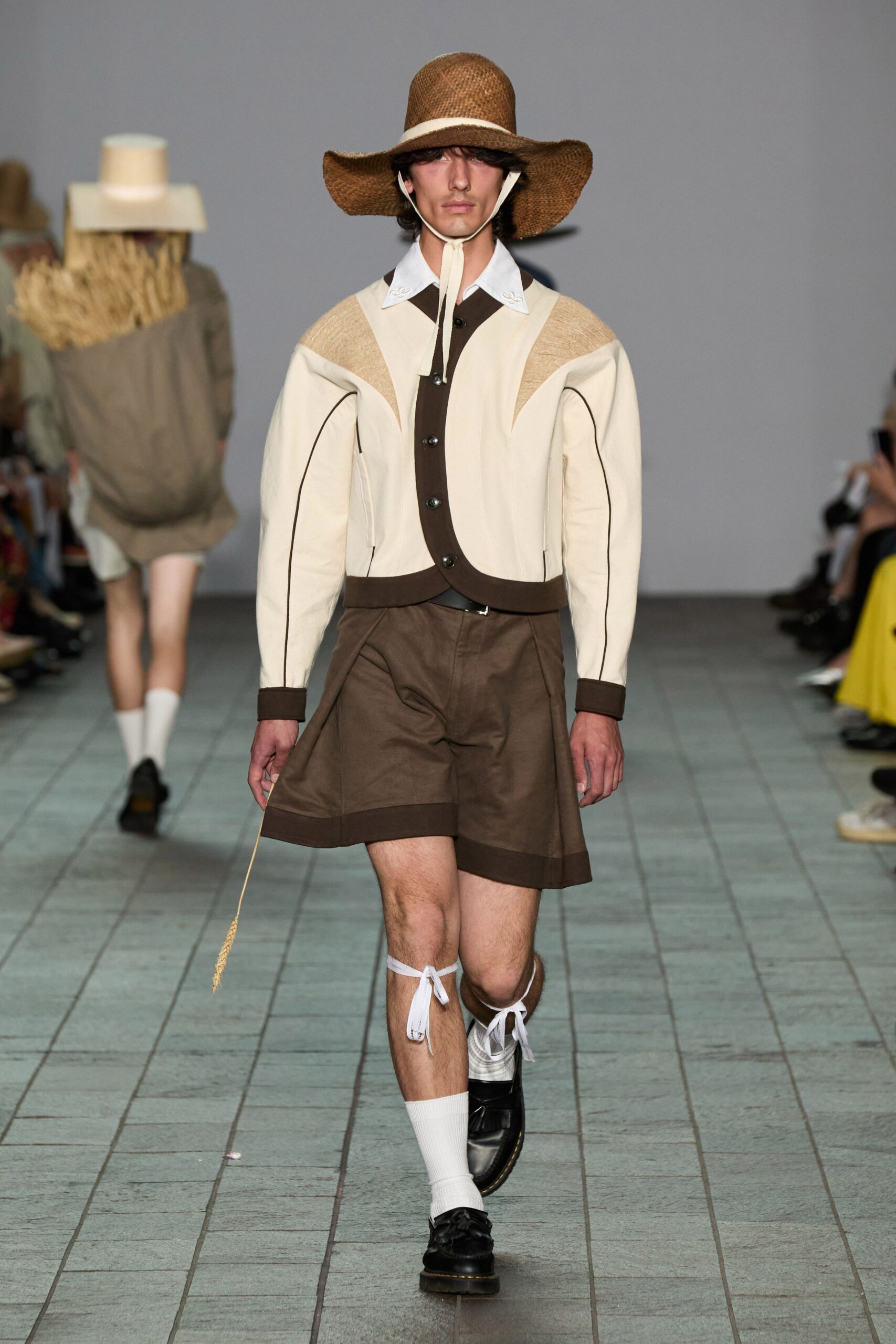 beige cotton long-sleeve collared structured buttoned jacket
