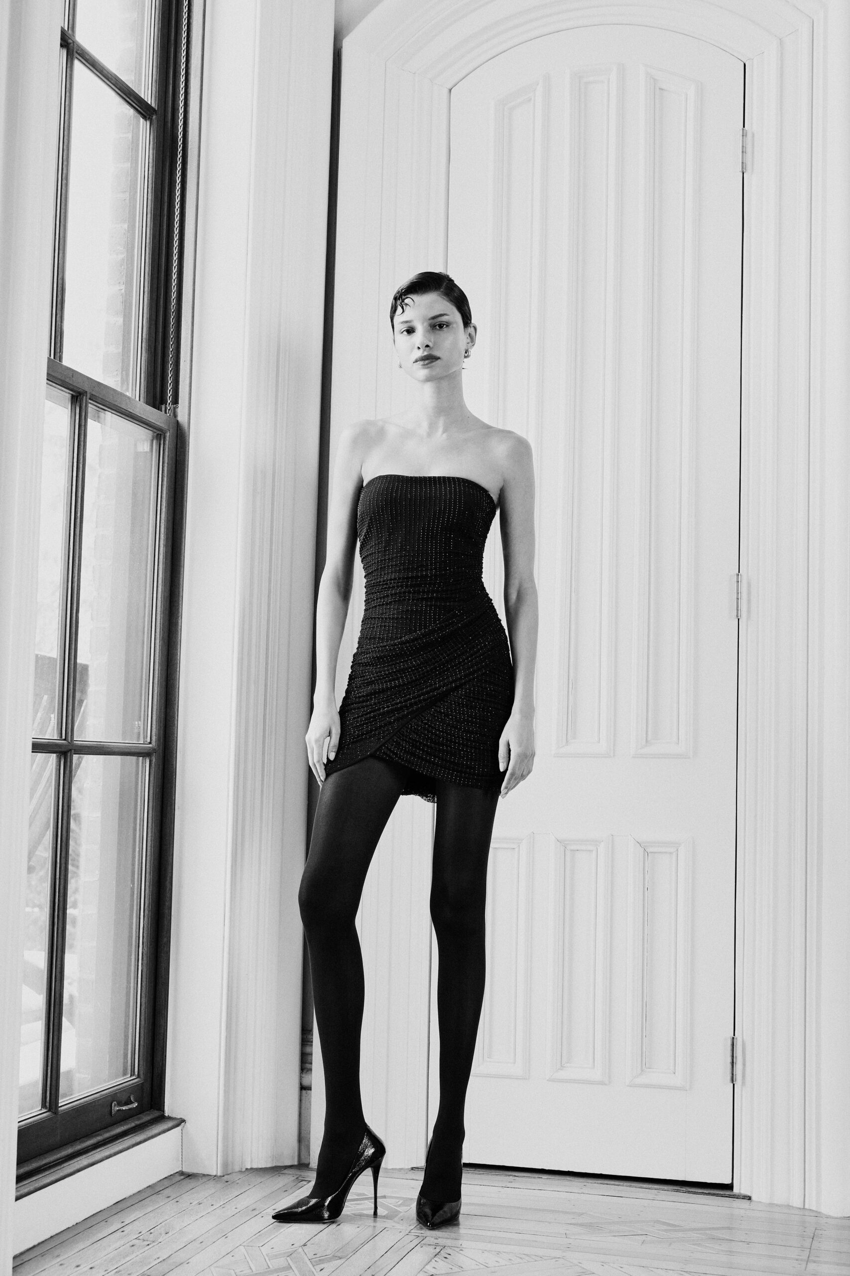black fitted strapless mini-dress