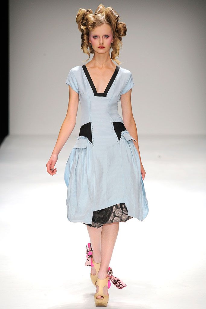 Kinder Aggugini Spring 2010 Ready-to-Wear