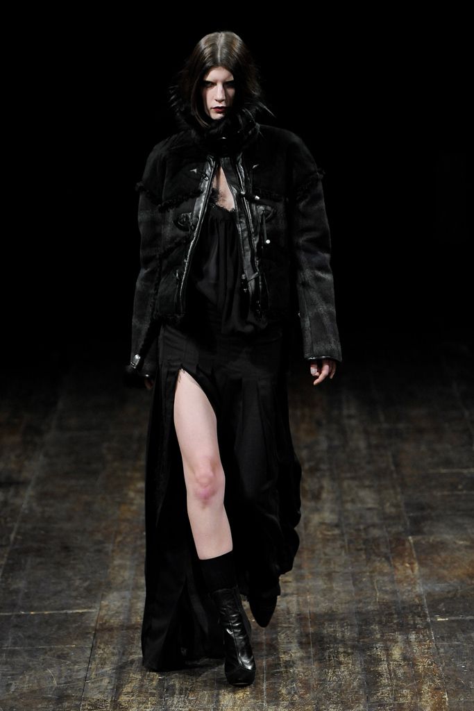Julien Macdonald Fall 2011 Ready-to-Wear