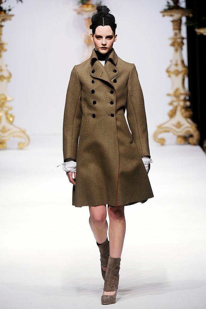 Kinder Aggugini Fall 2010 Ready-to-Wear