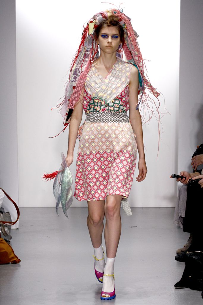 Louise Gray Spring 2011 Ready-to-Wear