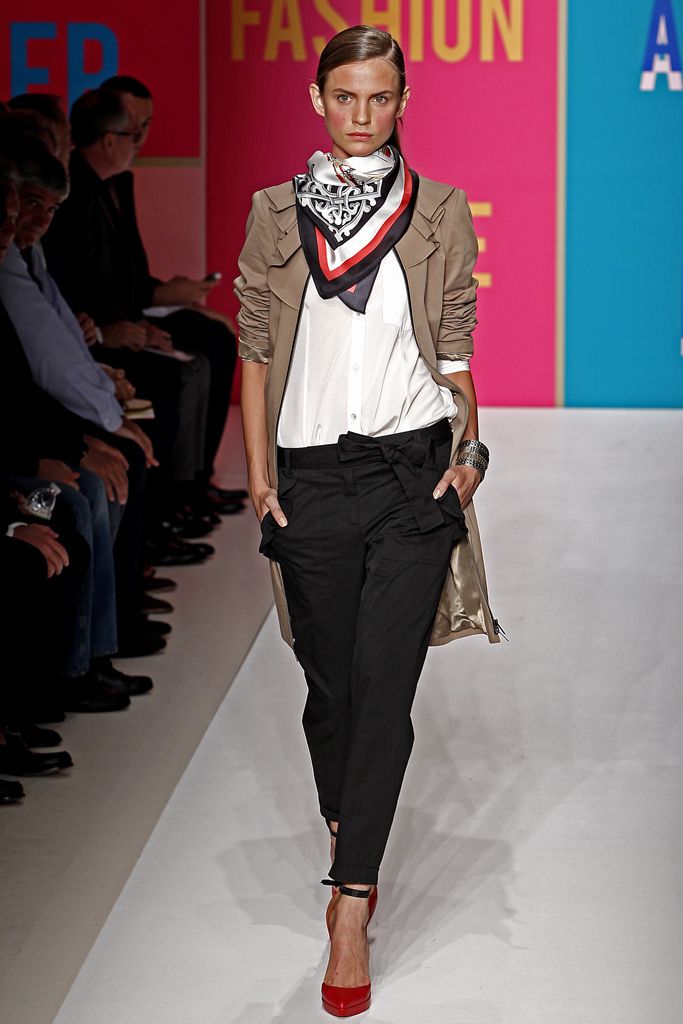 DKNY Spring 2011 Ready-to-Wear