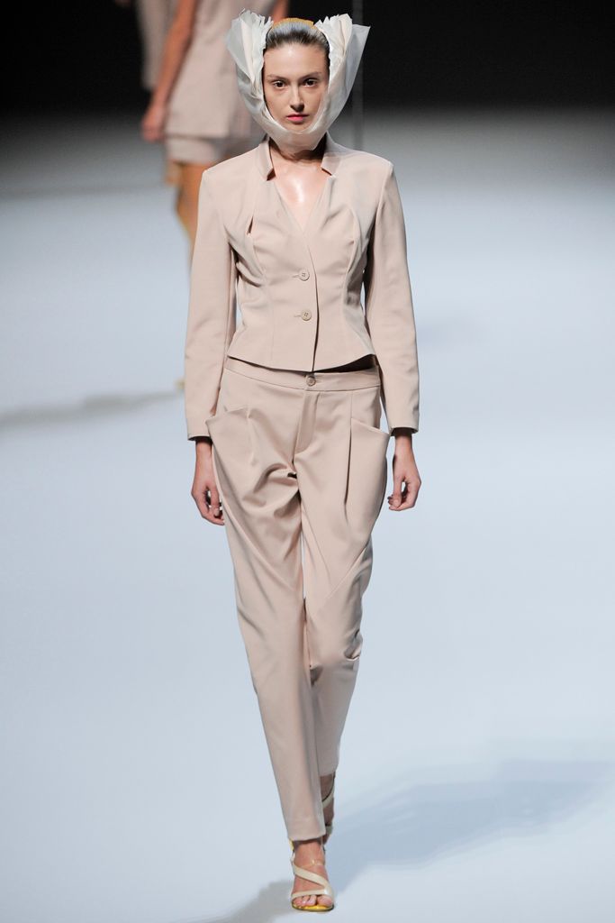 Issey Miyake Spring 2012 Ready-to-Wear