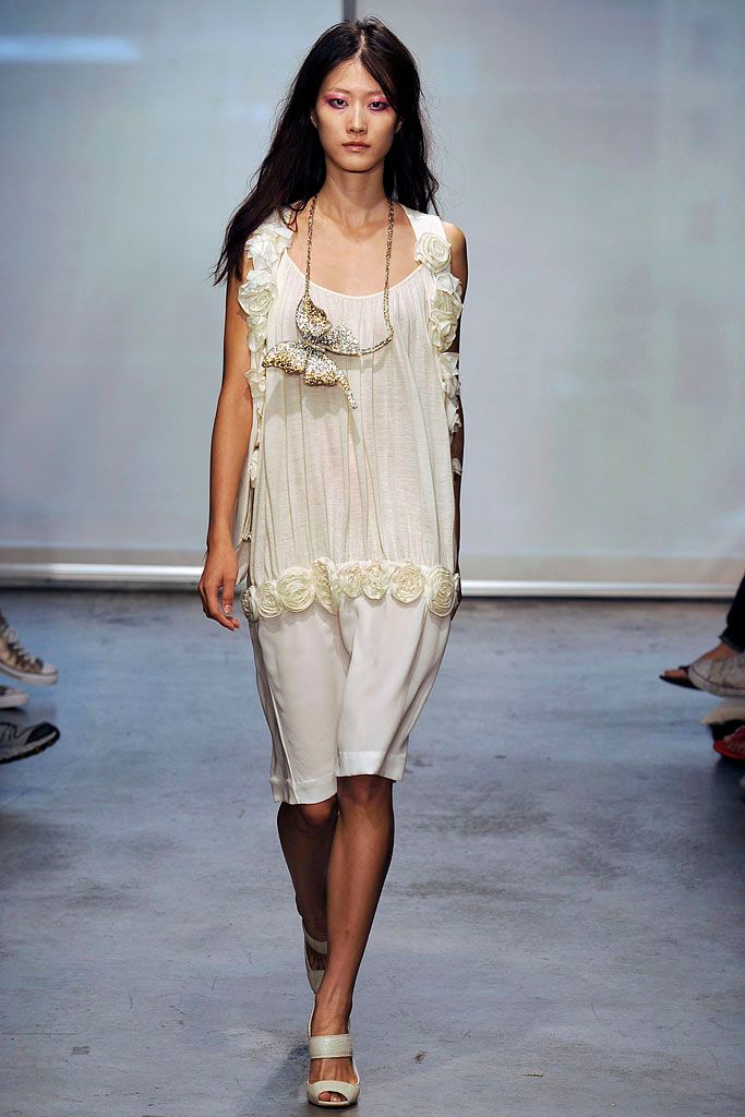 Koi Suwannagate Spring 2009 Ready-to-Wear