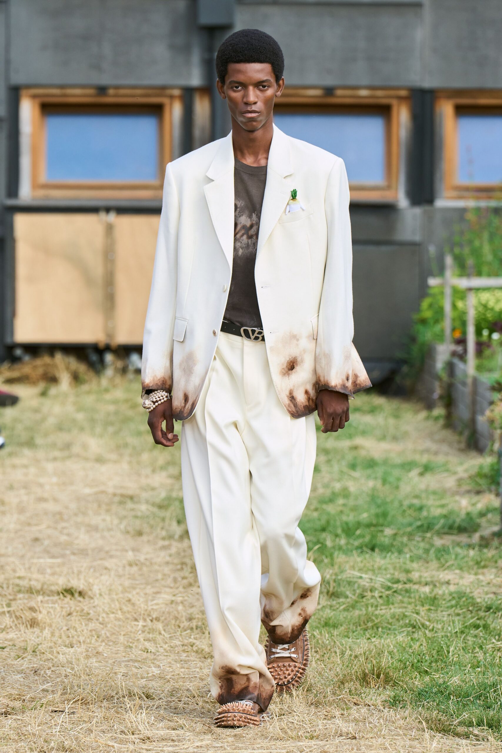 white cotton long-sleeve collared tailored buttoned distressed suit