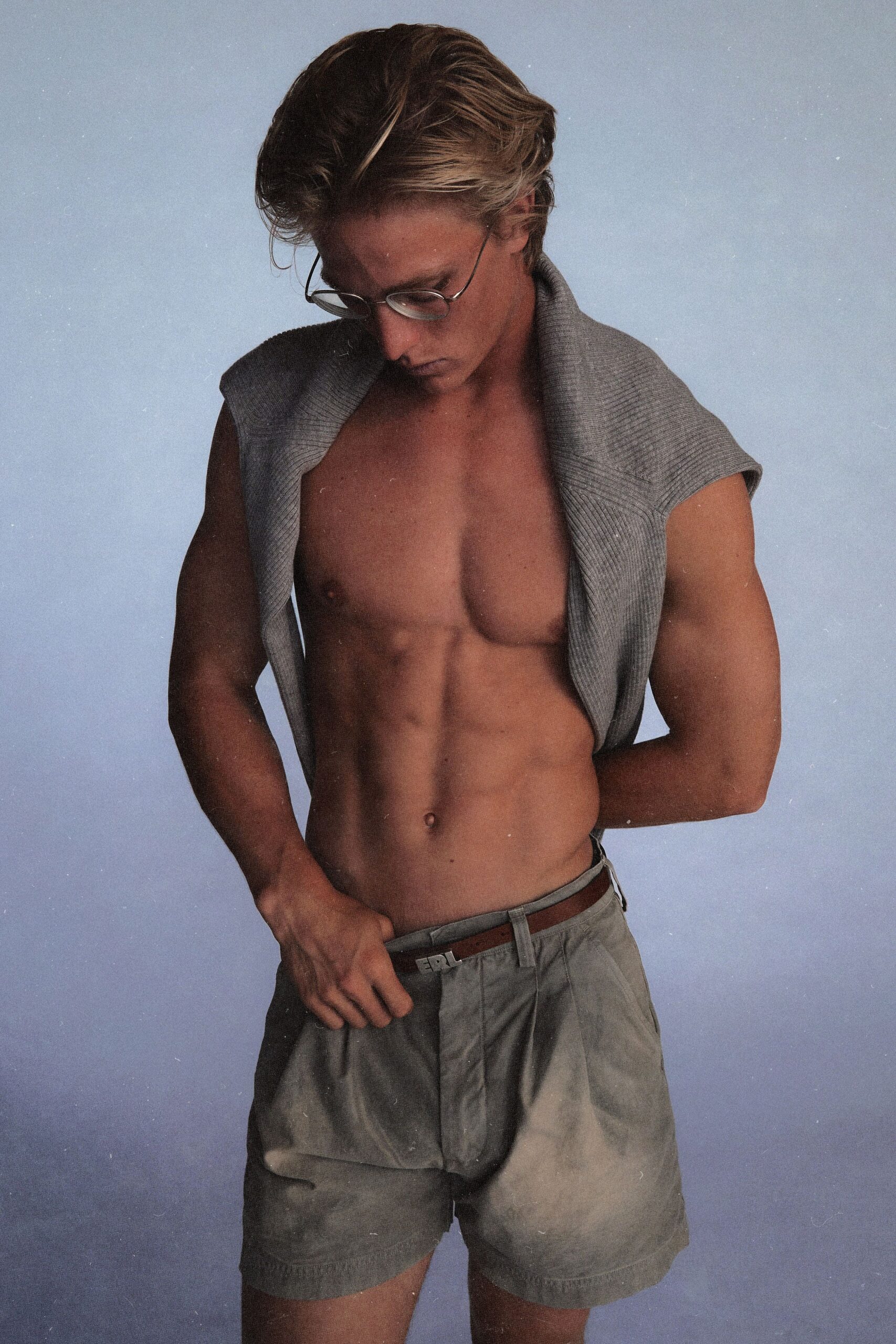 gray sweater beige shorts