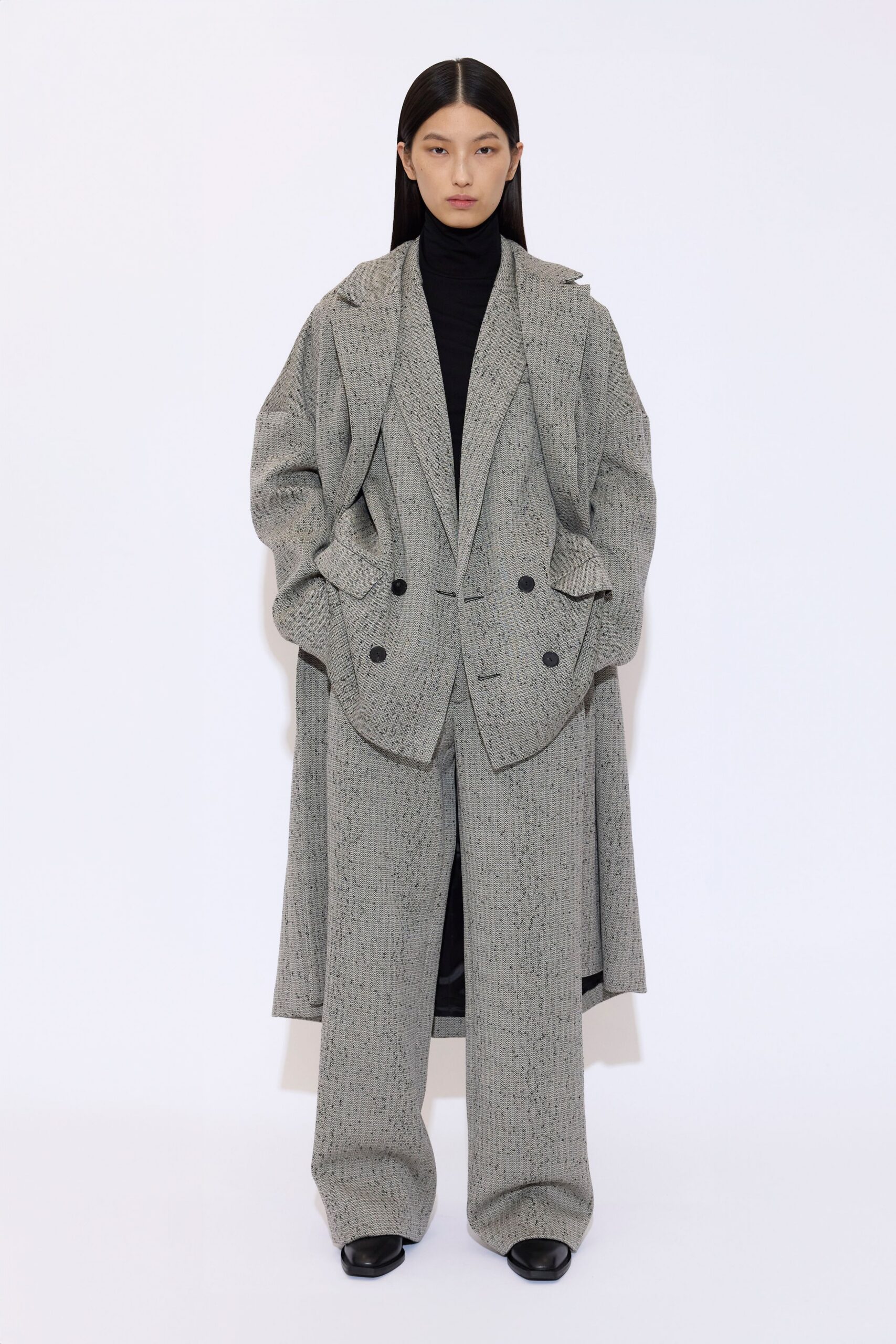 gray wool long-sleeve collared relaxed buttoned layered suit