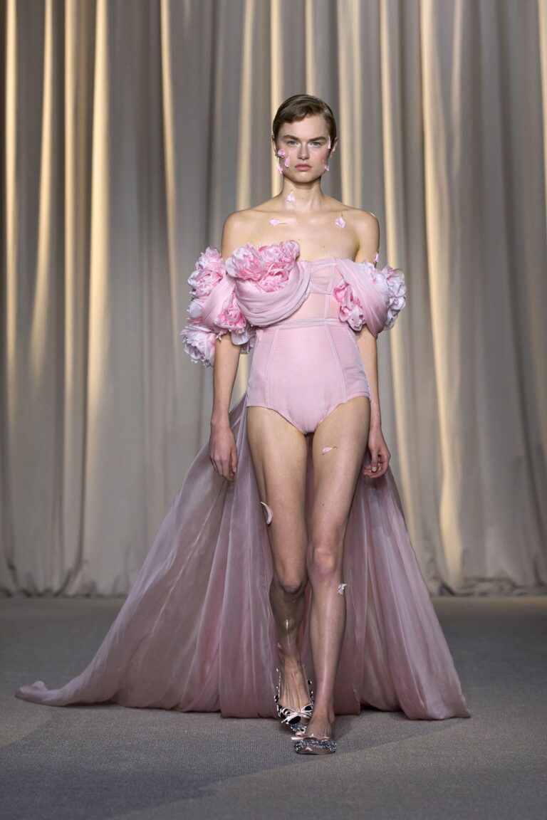 Giambattista Valli Fall 2024 Couture