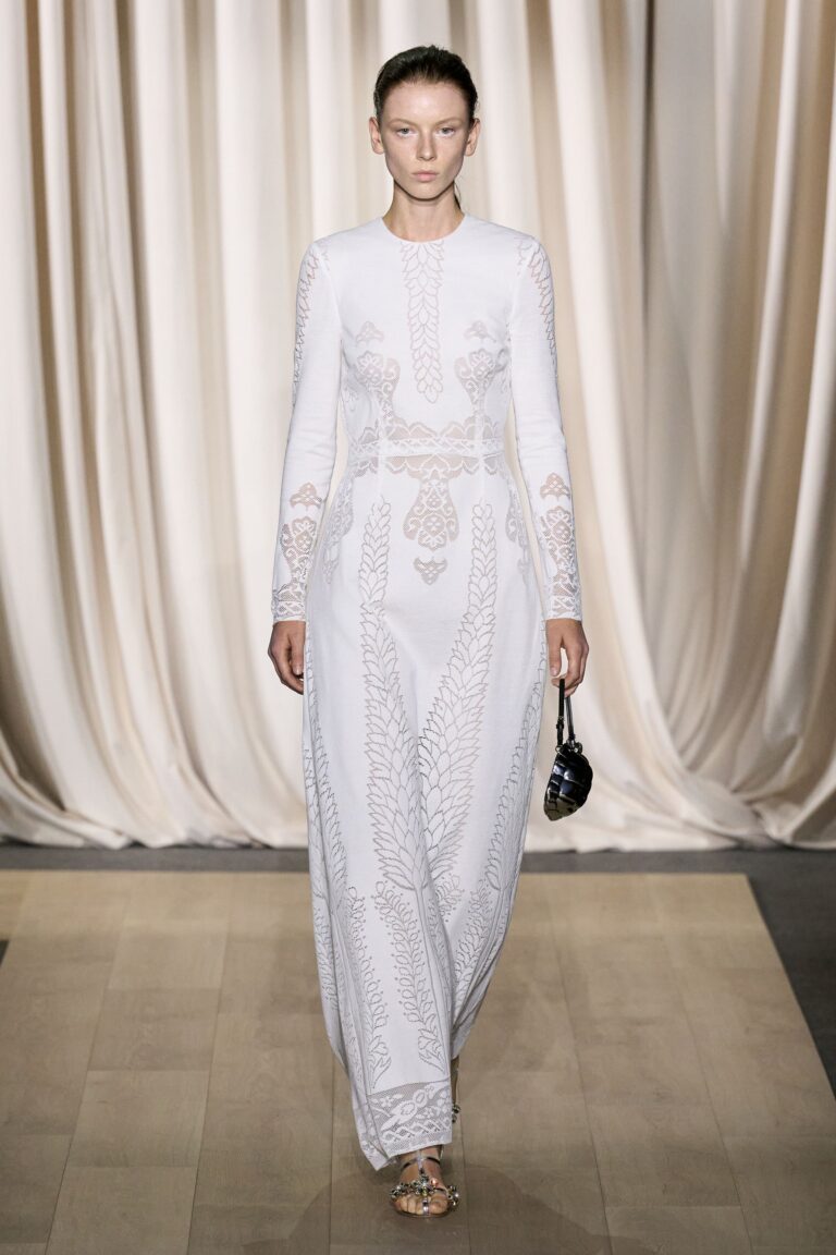 Giambattista Valli Spring 2024 Ready-to-Wear