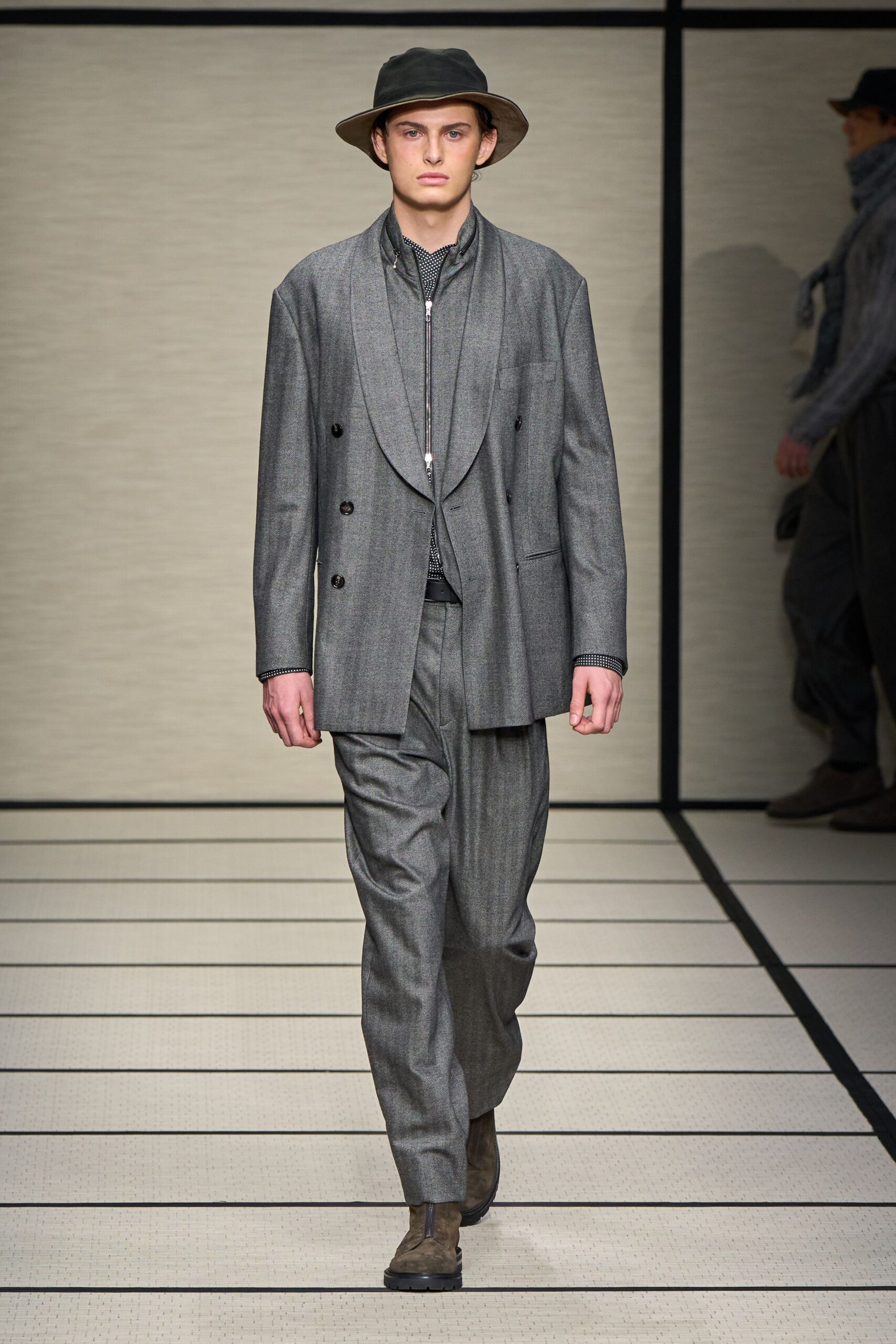 gray wool long-sleeve collared tailored buttoned pleated suit