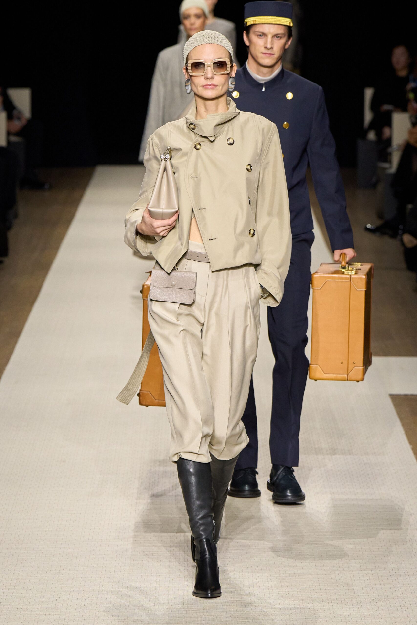 beige cotton long-sleeve collared fitted buttoned jacket