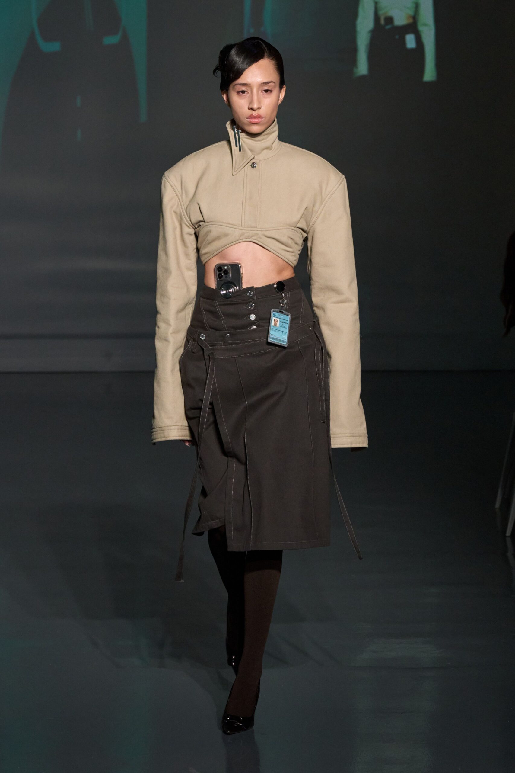 beige cotton long-sleeve collared fitted zippered jacket
