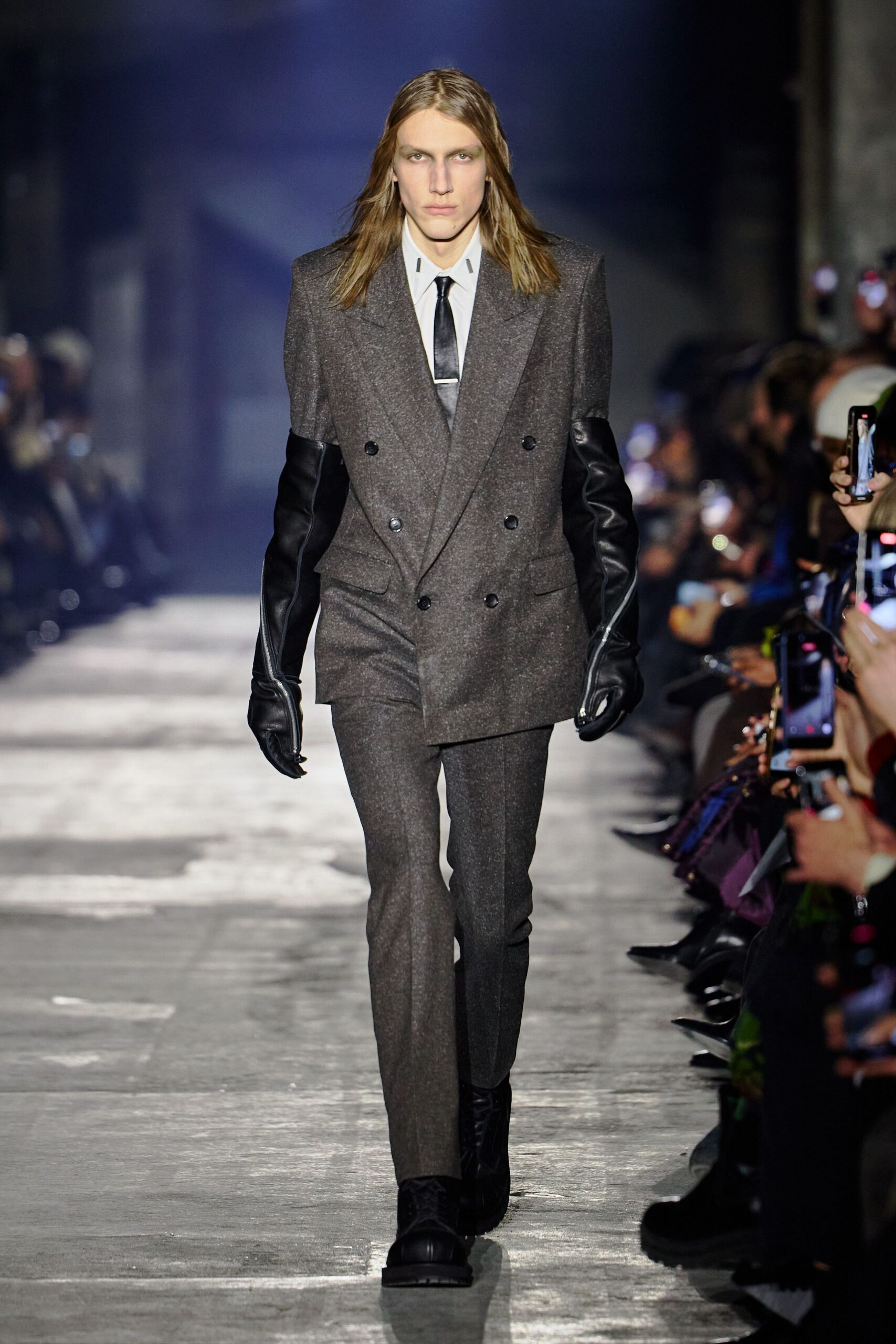 gray wool long-sleeve collared tailored buttoned suit