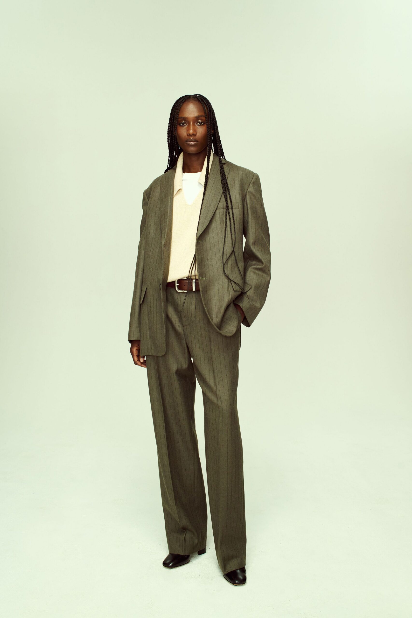 gray wool long-sleeve collared tailored buttoned pleated suit