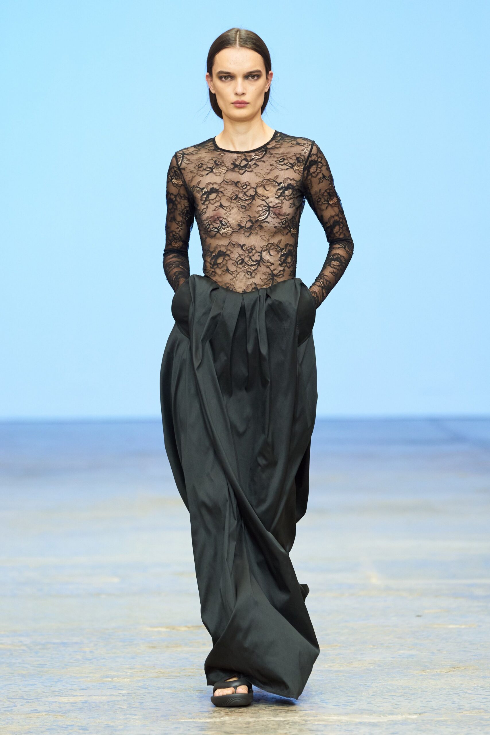 black lace long-sleeve scoop-neck fitted embroidered top