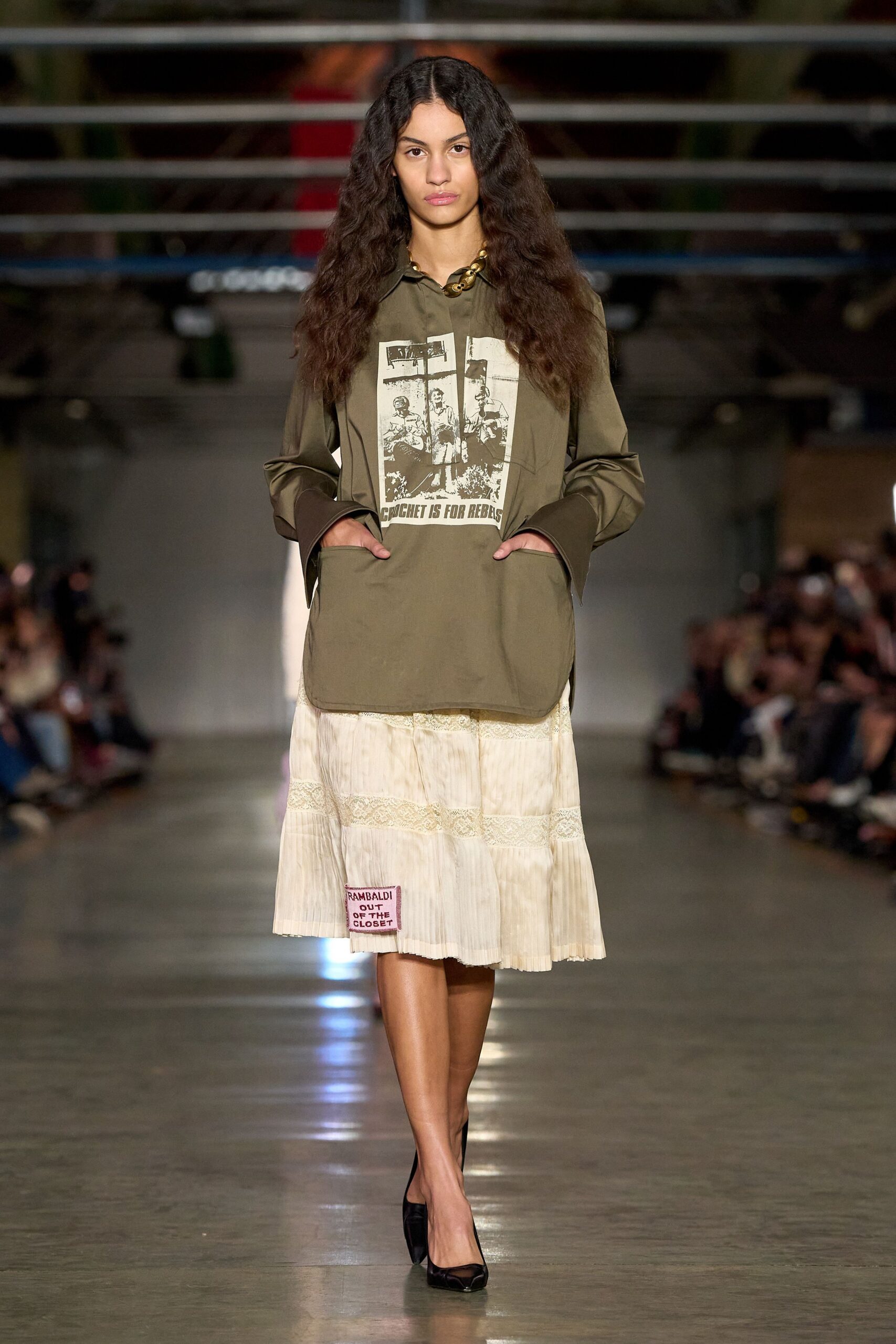 green hoodie white pleated skirt