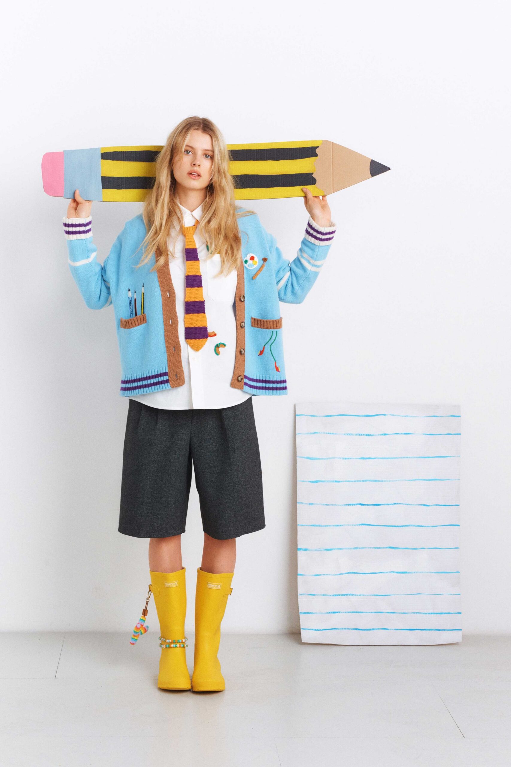 blue cardigan white shirt gray shorts yellow boots