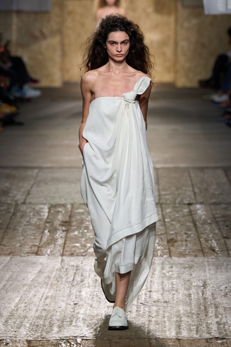 Moschino Spring 2025 Ready-to-Wear